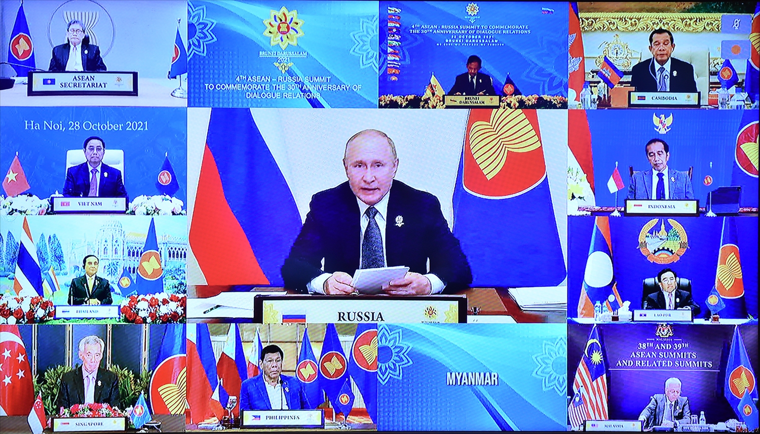 Tổng thống Nga Vladimir Putin nhấn mạnh, ASEAN là đối tác chiến lược tin cậy của Nga và Nga sẵn sàng hỗ trợ ASEAN trong phòng chống, kiểm soát đại dịch, giảm thiểu các tác động tiêu cực về kinh tế-xã hội. Ảnh: VGP/Nhật Bắc