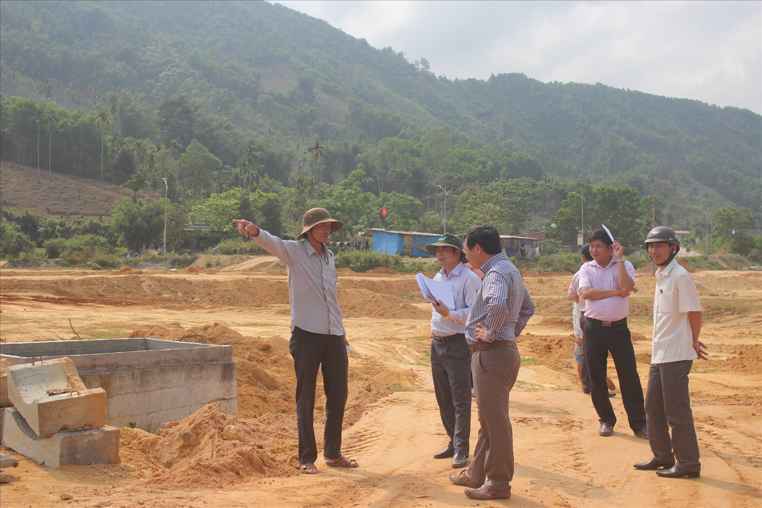 Lãnh đạo tỉnh Quảng Ngãi kiểm tra tiến độ thực hiện các khu tái định cư cho người dân miền núi