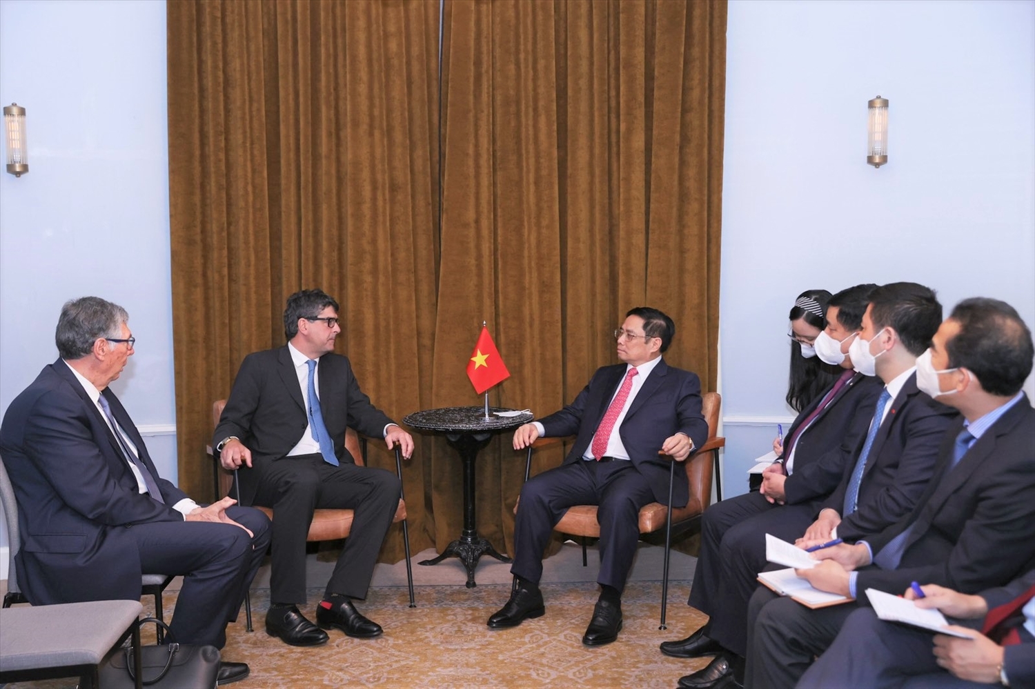 Thủ tướng bày tỏ ủng hộ kế hoạch mở rộng đầu tư kinh doanh của Tập đoàn Jardines tại Việt Nam, đề nghị Tập đoàn tiếp tục đồng hành và chia sẻ kinh nghiệm với các doanh nghiệp Việt Nam.