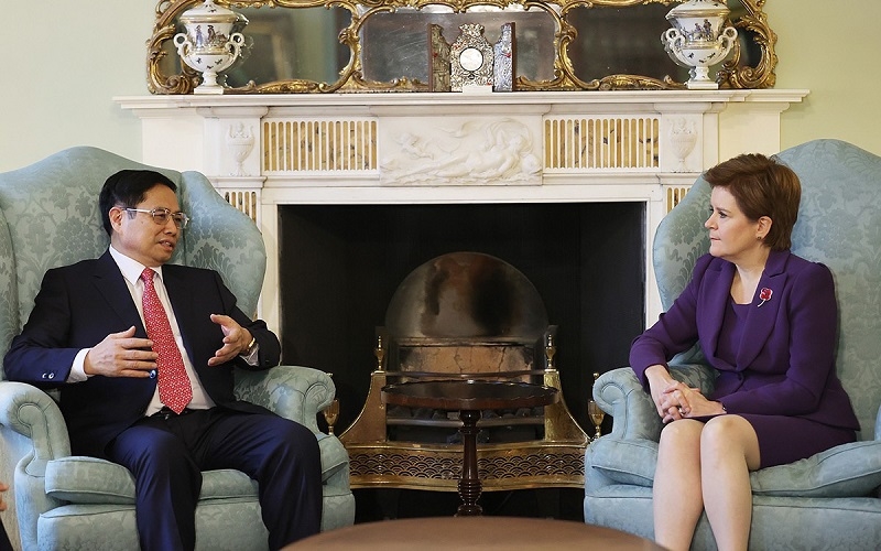 Thủ tướng Phạm Minh Chính và Thủ hiến Scotland Nicola Sturgeon. (Ảnh: DƯƠNG GIANG/TTXVN)