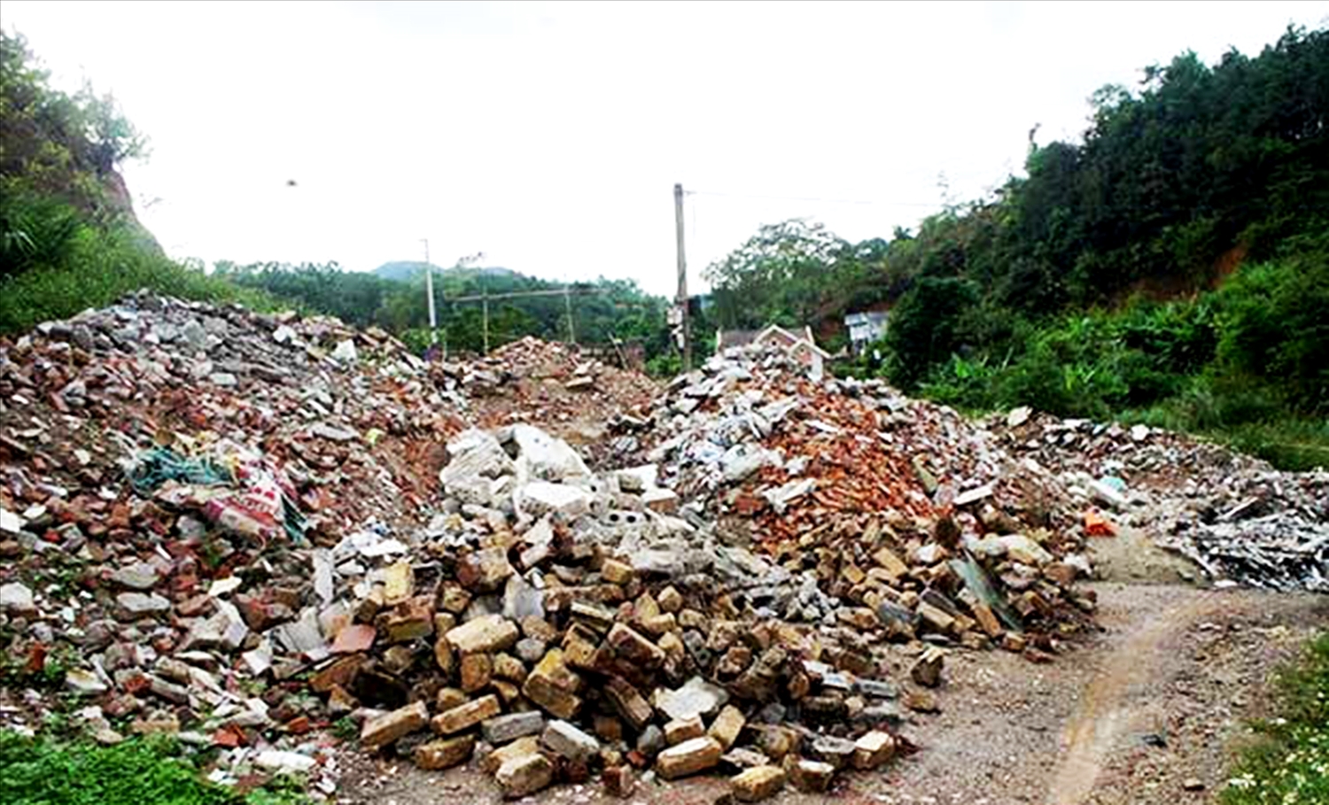 Vấn đề xử lý rác thải xây dựng trên địa bàn TP. Lạng Sơn vẫn đang gặp rất nhiều vướng mắc và khó khăn