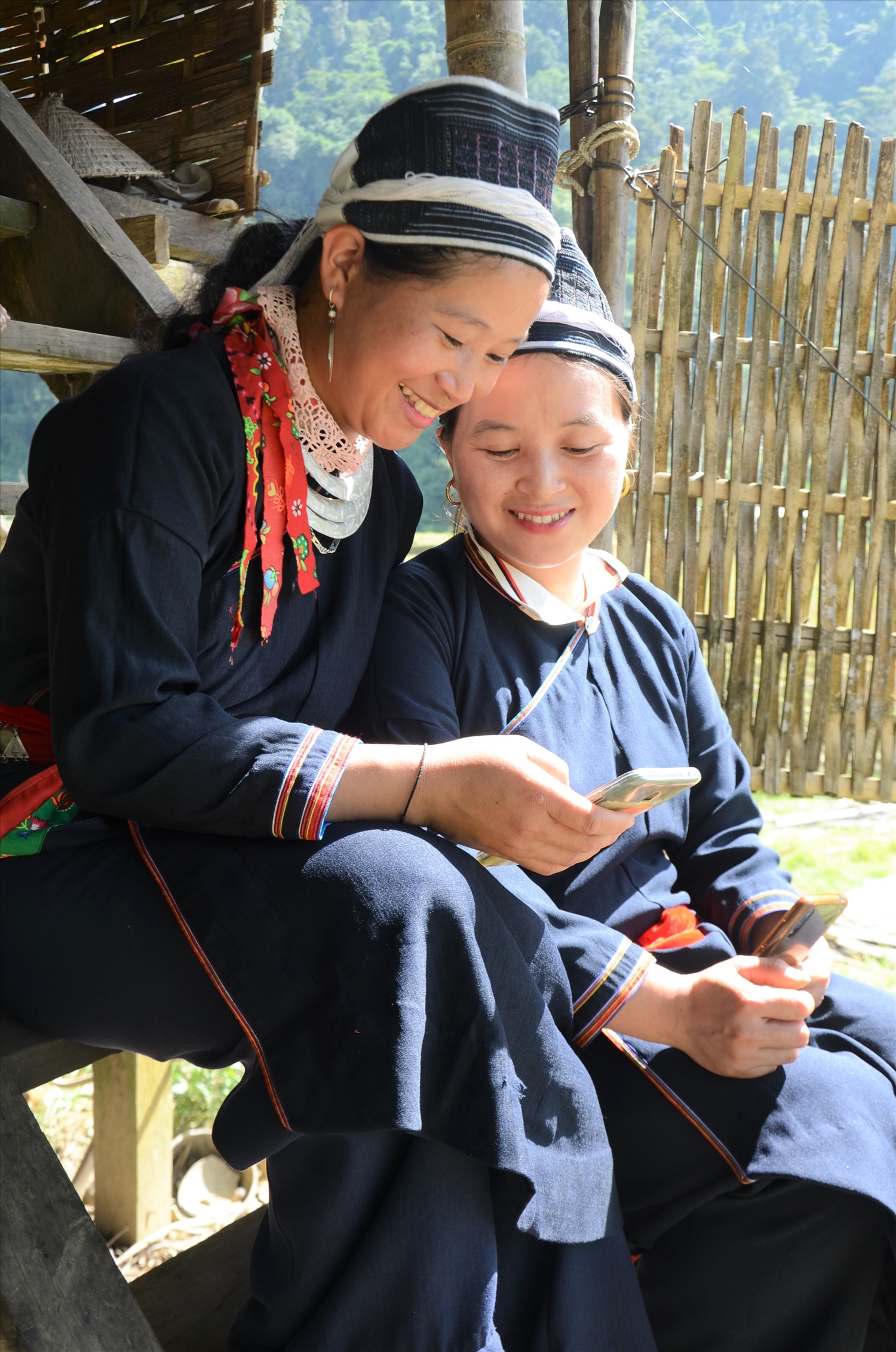 Phụ nữ dân tộc Dao ở thôn Cao Đường