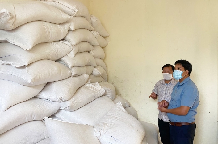 Gạo dự trữ cho mùa mưa bão tại Quảng Nam