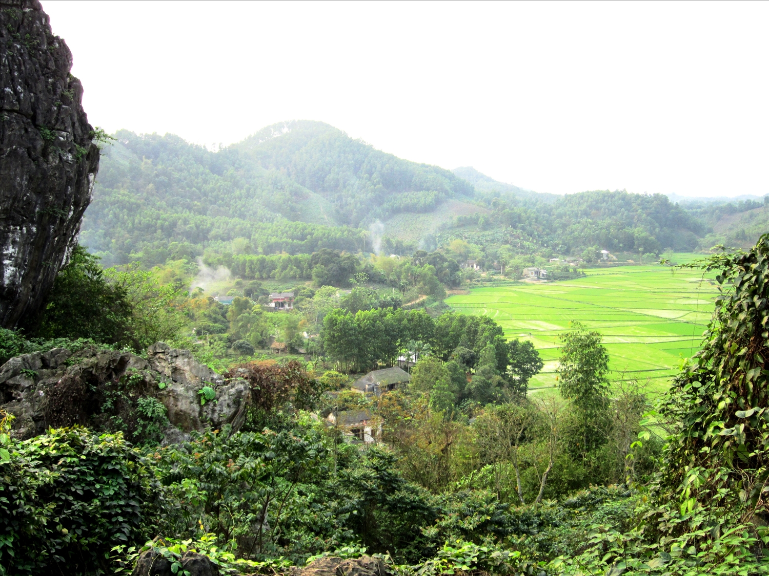 Không gian khoáng đạt nhìn từ đỉnh núi Đuổm