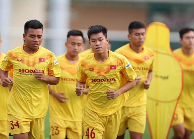 Hồ Thanh Minh (34) tập luyện trong màu áo U23 Việt Nam