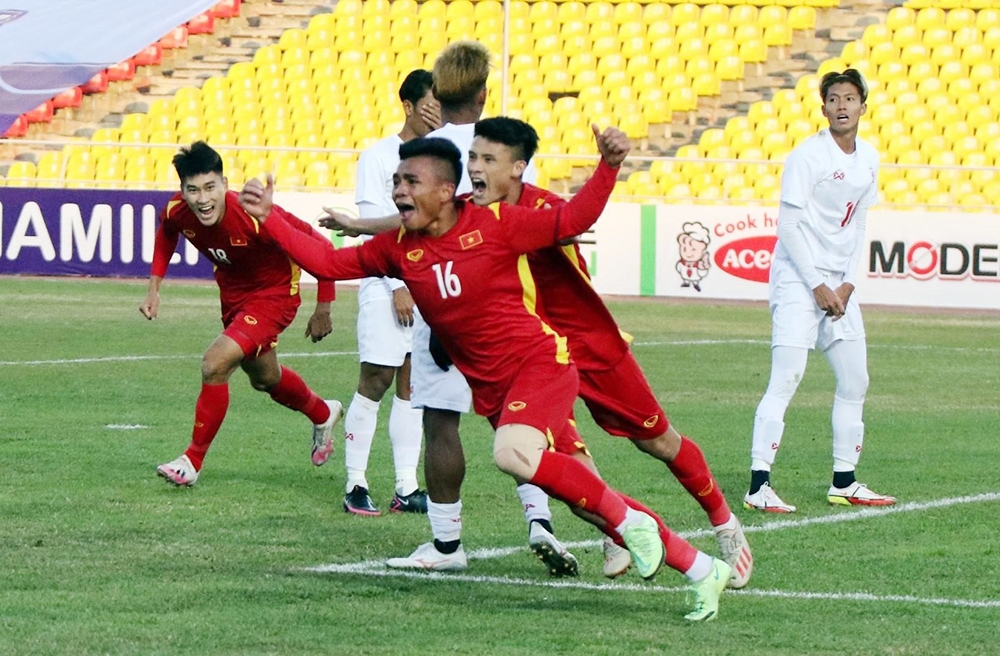 Niềm vui sau khi ghi bàn của Hồ Thanh Minh (16)