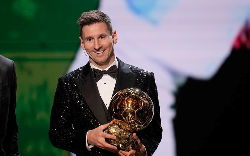 Messi dành Quả bóng Vàng 2021. (Ảnh: AP)