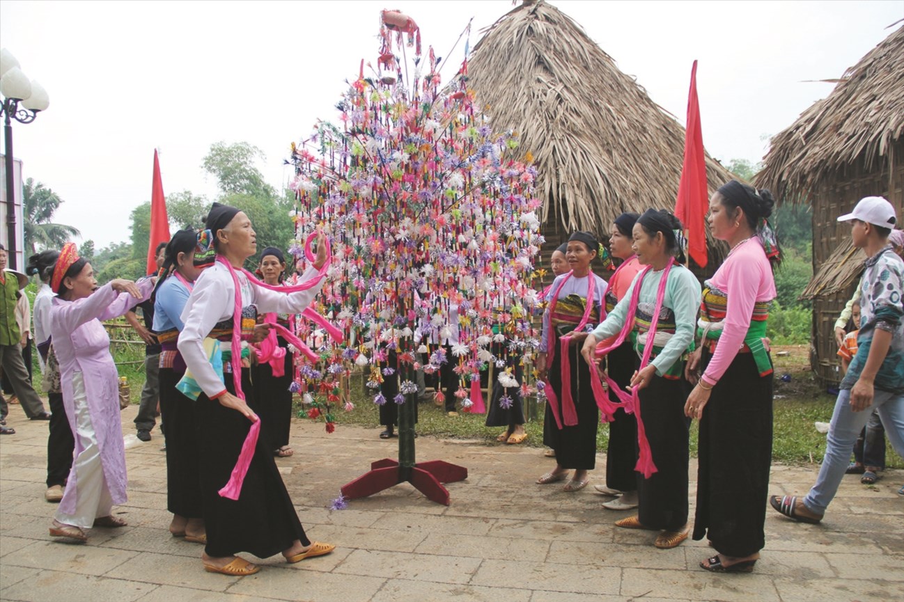  Đồng bào các dân tộc Thanh Hóa luôn ý thức bảo vệ, phát huy giá trị di sản văn hóa truyền thống