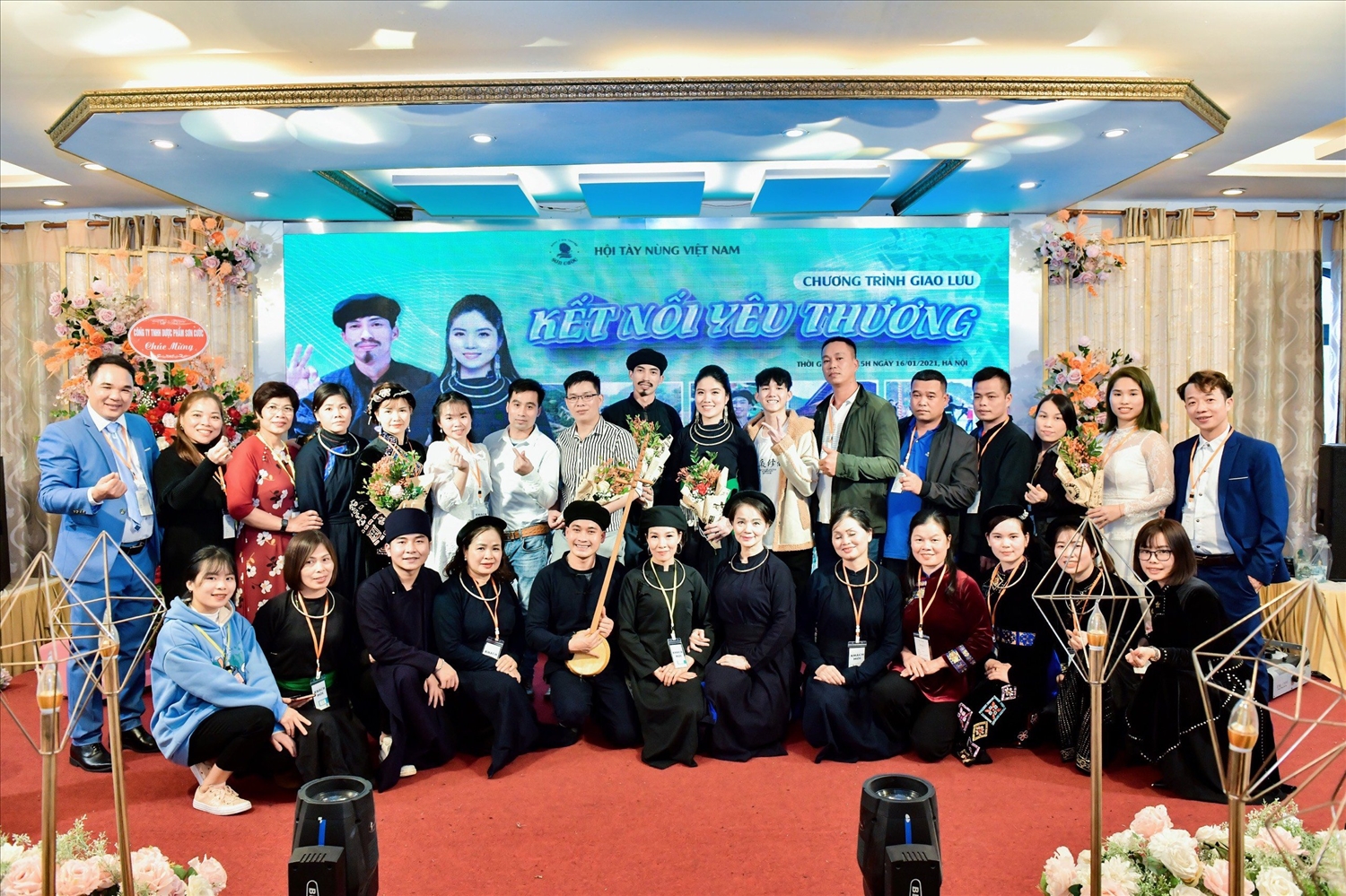 Doanh nhân Đoan Nguyễn cùng Ban Tổ chức Hội Tày – Nùng Việt Nam đã tổ chức thành công chương trình giao lưu “Kết nối yêu thương” năm 2021