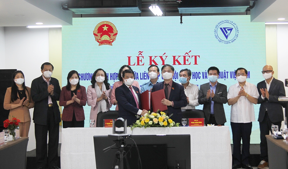 Hội đồng Dân tộc và Liên hiệp các Hội Khoa học và Kỹ thuật Việt Nam ký kết Chương trình hợp tác