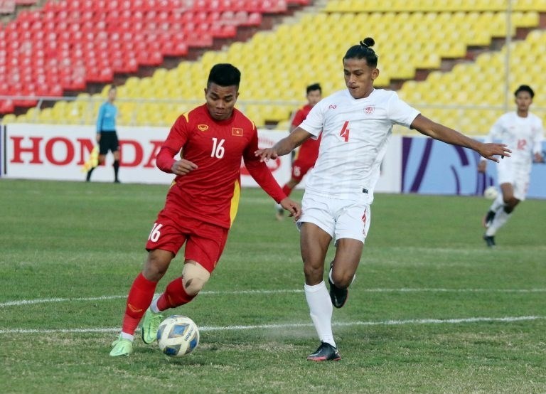 Vào sân từ ghế dự bị nhưng Thanh Minh (16) đã lập công lớn cho U.23 Việt Nam