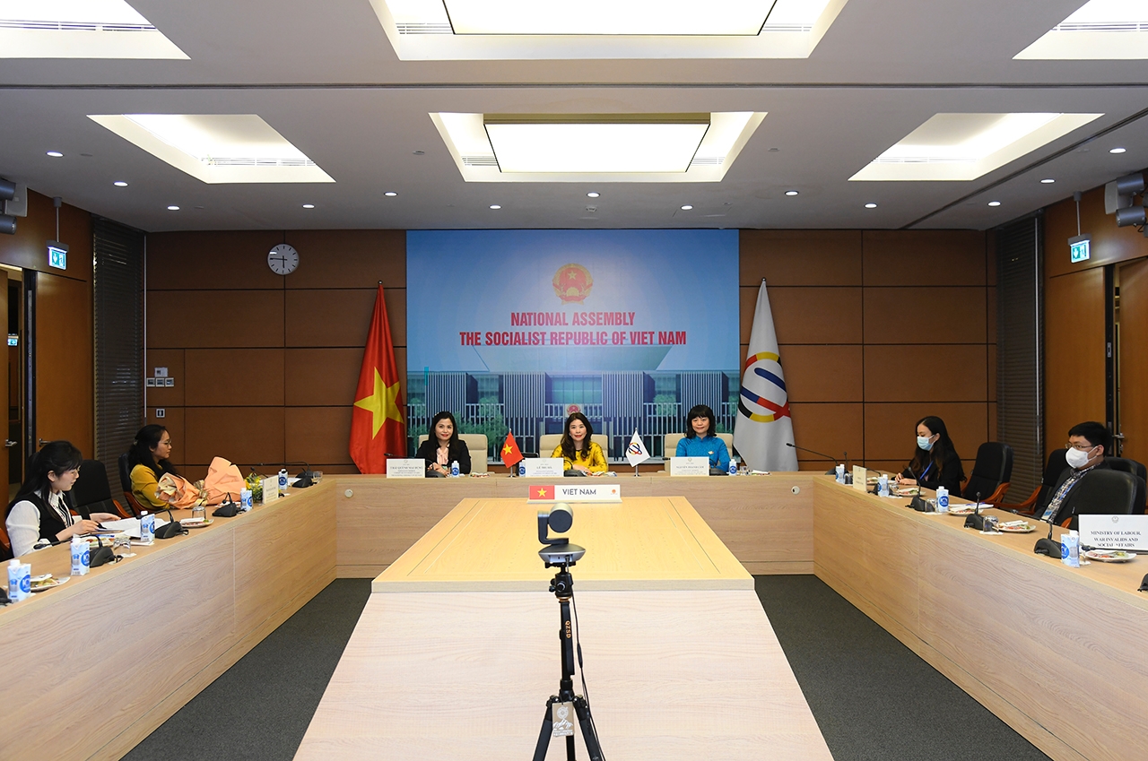 Đoàn Đại biểu Quốc hội Việt Nam tham dự cuộc họp