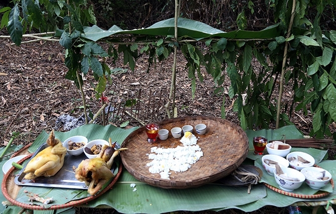  Lễ vật đồng bào Pu Péo trong lễ cúng thần rừng