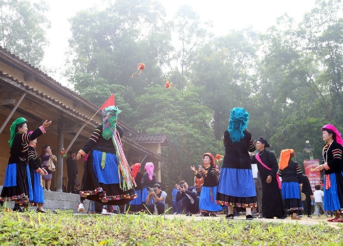  Lễ cúng thần rừng là một nghi lễ truyền thống thẩm thấu đời sống tâm linh của dân tộc Pu Péo, có ý nghĩa gắn kết cộng đồng, làng bản, nâng cao ý thức gìn giữ khu rừng cấm , góp phần bảo vệ nguồn tài nguyên rừng không bị cạn kiệt và nguồn nước sinh hoạt cho đồng bào