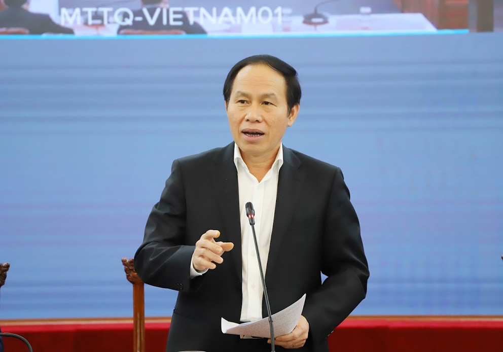 Ủy viên Trung ương Đảng, Phó Chủ tịch - Tổng Thư ký Ủy ban Trung ương MTTQ Việt Nam Lê Tiến Châu phát biểu tại cuộc họp