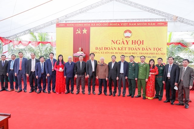 Tổng Bí thư Nguyễn Phú Trọng chụp ảnh lưu niệm với các đại biểu dự Ngày hội