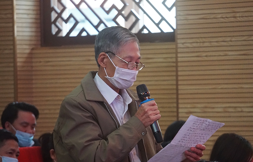 Cử tri huyện Bảo Thắng phát biểu tại buổi tiếp xúc cử tri