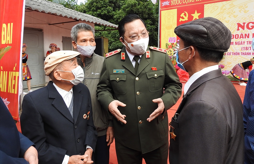 Giám đốc Công an TP. Hà Nội Nguyễn Hải Trung thăm hỏi, động viên Nhân dân thôn Thanh Hà 