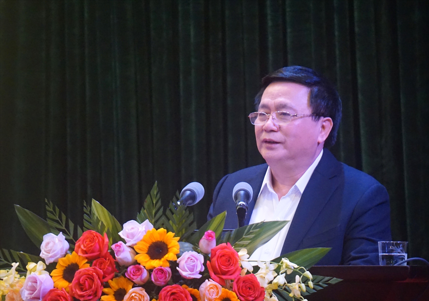 Đồng chí Nguyễn Xuân Thắng phát biểu tại Hội thảo