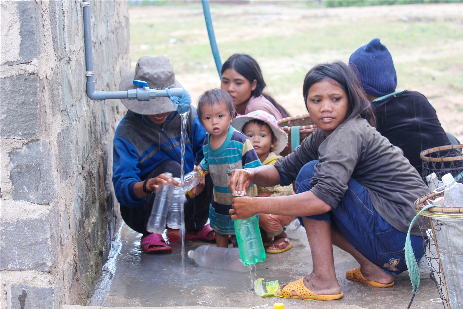Bể nước sạch được xây mới phục vụ cho bà con làng A Chông