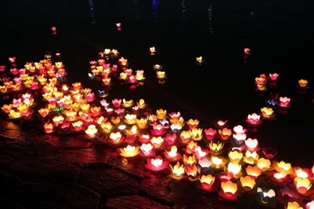 Sẽ thả đèn hoa đăng tại khu vực hồ Bảy Mẫu trong khuôn viên Công viên Thống Nhất. Ảnh minh họa. (Nguồn: Internet)