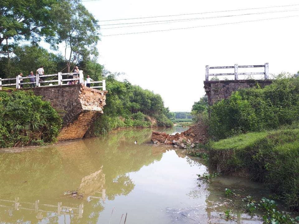 Cầu Kênh (huyện Vĩnh Linh) bị đổ sập vào 6/5/ 2020, cảnh báo cho tình trạng cầu dân sinh xuống cấp trên địa bàn tỉnh Quảng Trị.Ảnh TL