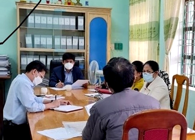 Bí thư Huyện ủy Bố Trạch (Quảng Bình) tiếp dân trong ngày đầu Thông tư 04 có hiệu lực