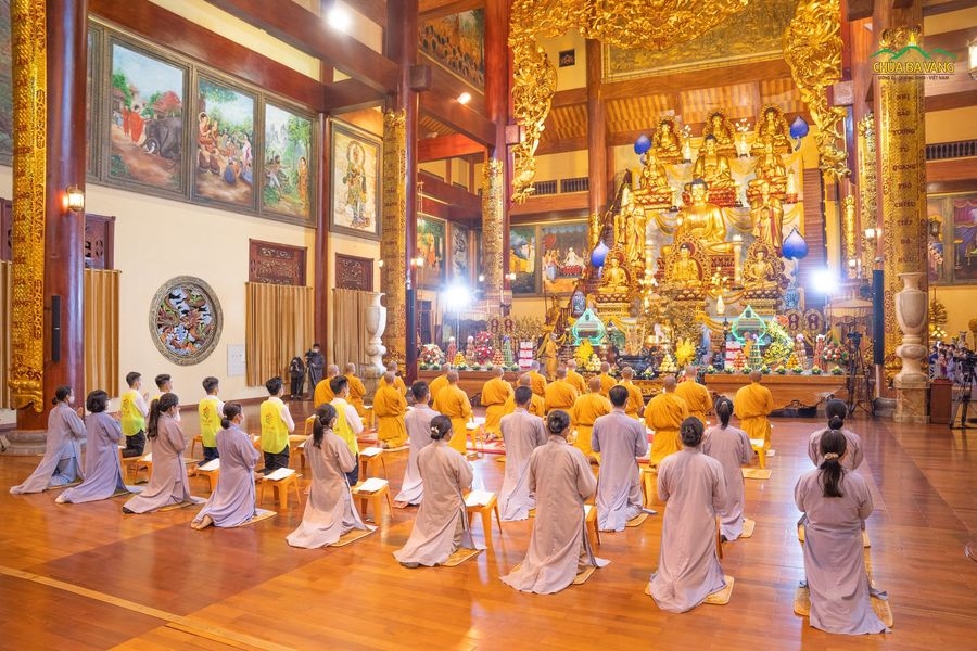 Lễ cầu siêu tại Chùa Ba Vàng (Uông Bí, Quảng Ninh)