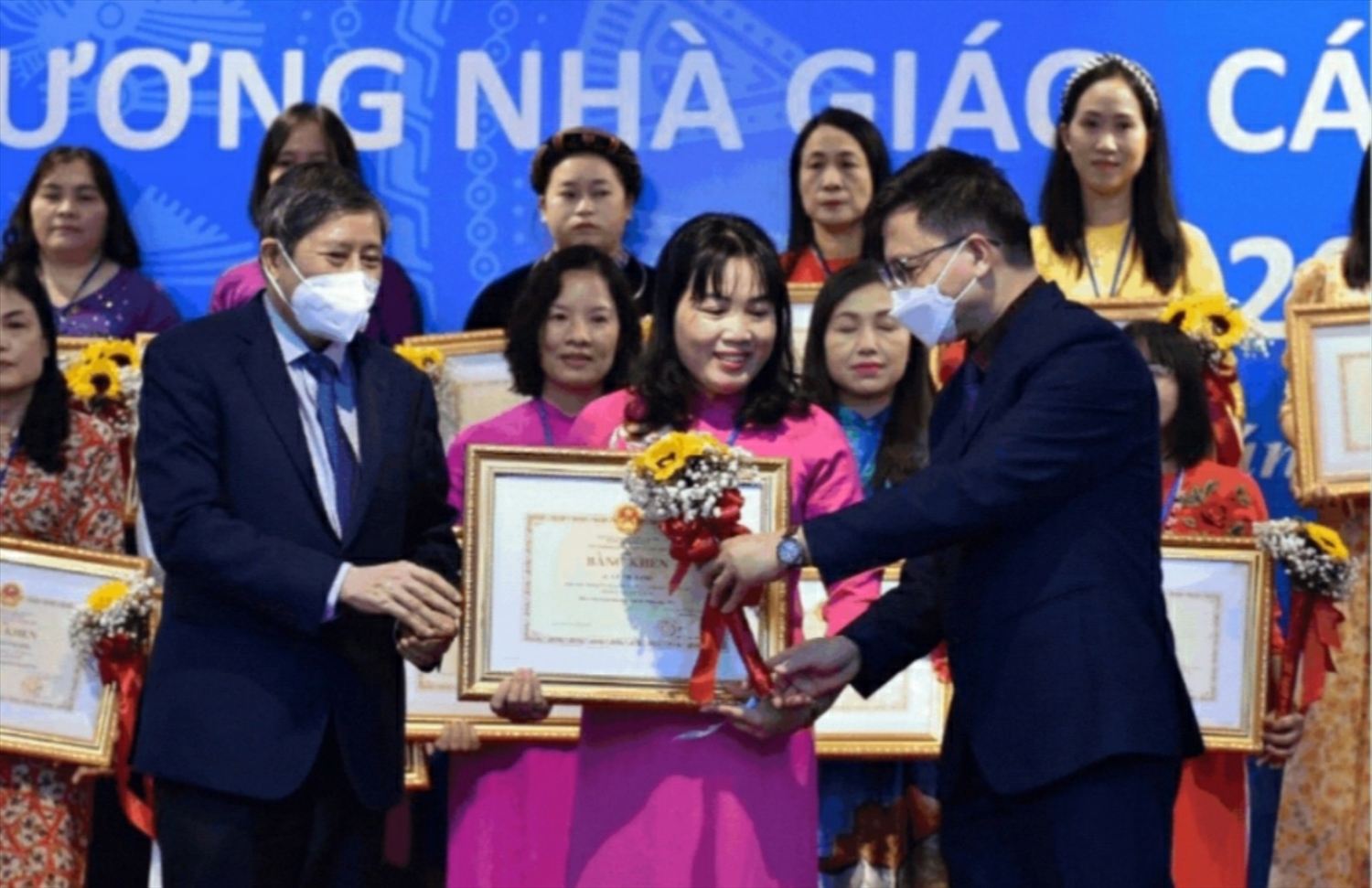 Cô Hạnh vinh dự được nhận danh hiệu Giáo viên tiêu biểu toàn quốc