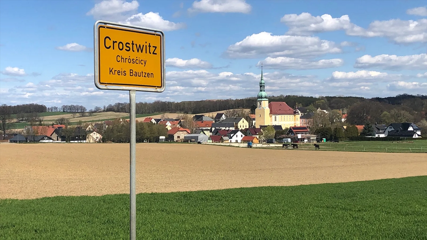 Ở Crostwitz (hay Chrósćicy), khoảng 90% cư dân là người Sorbian