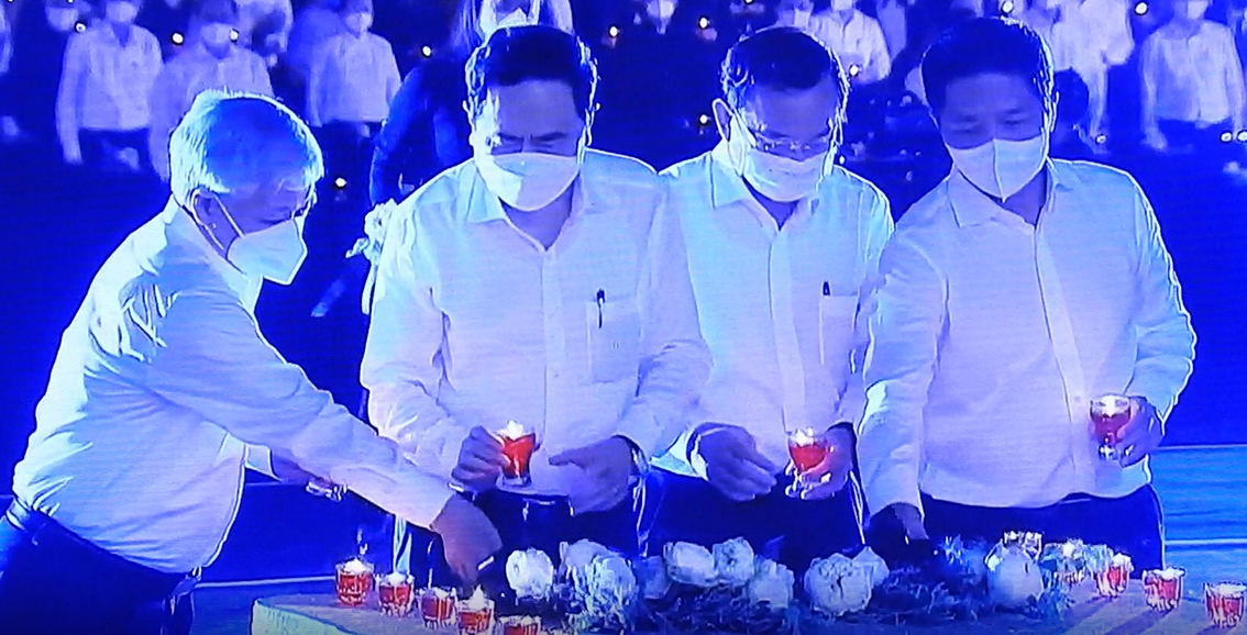 Lãnh đạo Đảng, Nhà nước, Quốc Hội, MTTQ Việt Nam thực hiện nghi thức tưởng niệm các nạn nhân