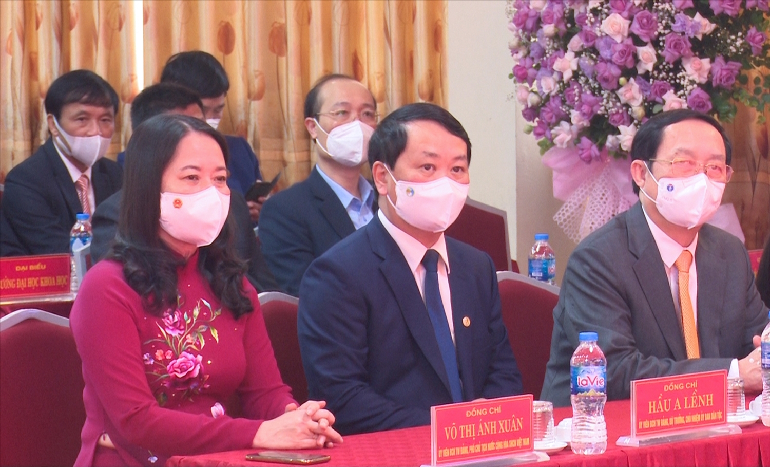 Phó Chủ tịch nước Võ Thị Ánh Xuân và Bộ trưởng - Chủ nhiệm Ủy ban Dân tộc Hầu A Lềnh tham dự Lễ kỷ niệm