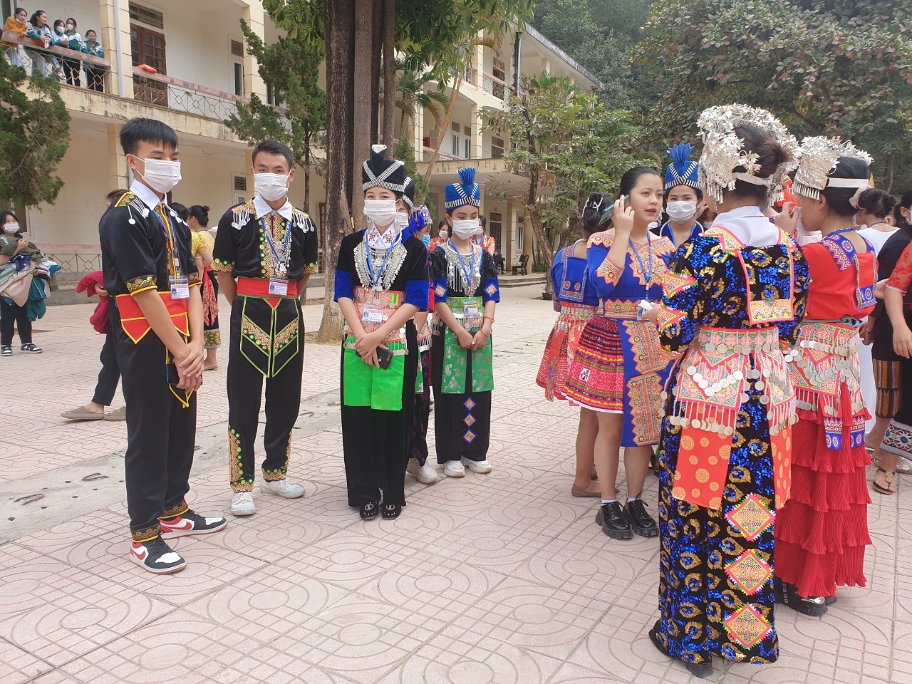 Các em học sinh DTTS tại Kỳ Sơn đón niềm vui về một ngôi trường mới khang trang, hiện đại trong thời gian sắp tới