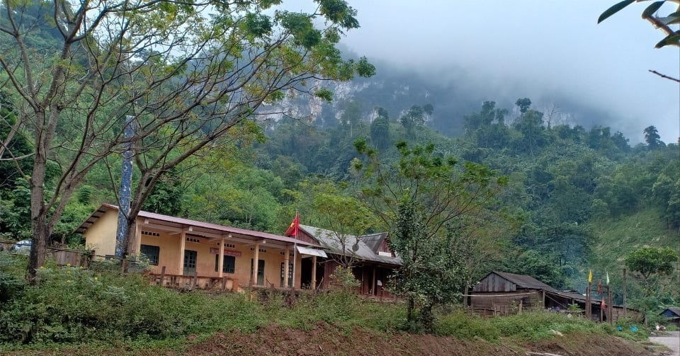 Bản Cha Lo (địa điểm cũ) đã không còn là nơi an cư an toàn vì nguy cơ lở núi