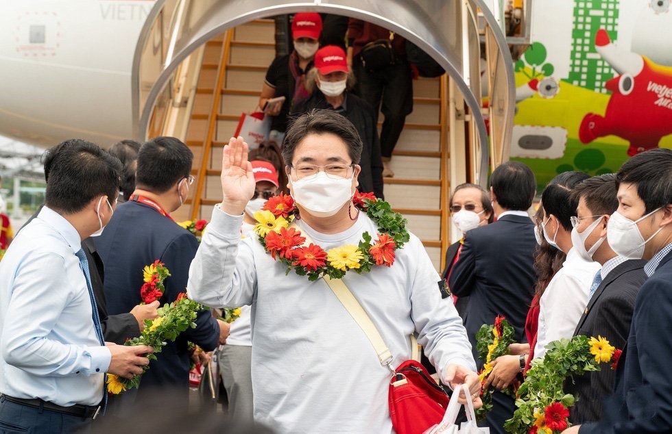 Những du khách hộ chiếu vaccine đầu tiên đến TP Phú Quốc. (Ảnh BTT)