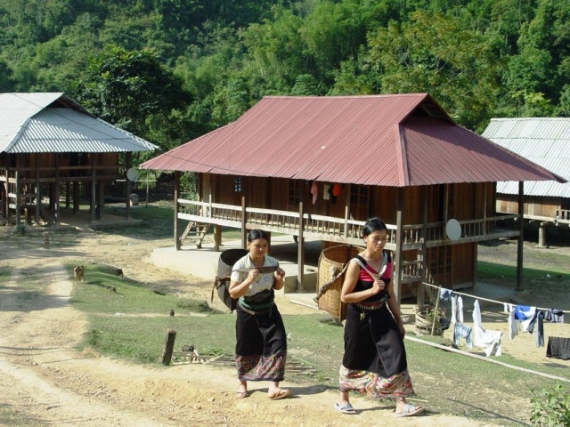 Đồng bào Thái sinh sống ở Quan Sơn 