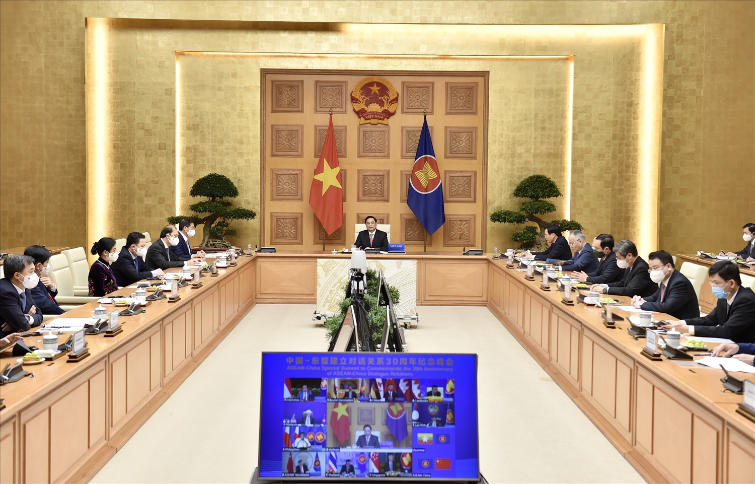 Thủ tướng dẫn đầu đoàn Việt Nam tham dự Hội nghị - Ảnh: VGP/Nhật Bắc