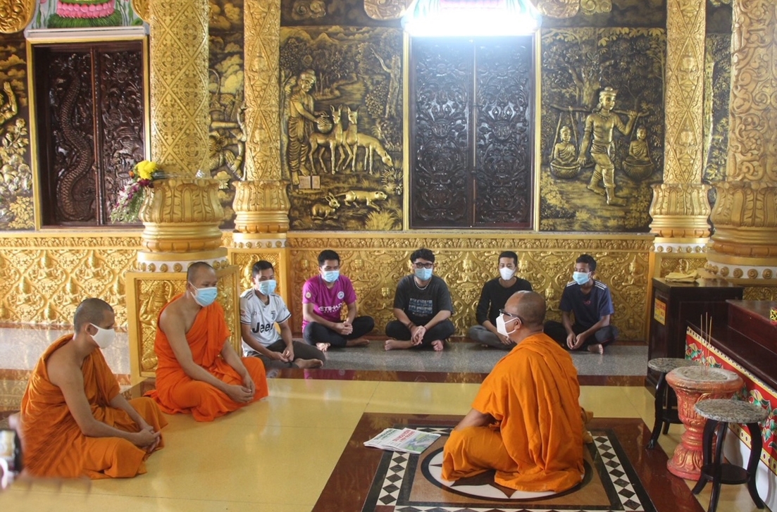 Một buổi tuyên truyền, thuyết giảng cho các Phật tử về các nội dung bảo vệ môi trường tại chùa Pitu Khôsa Răngsây
