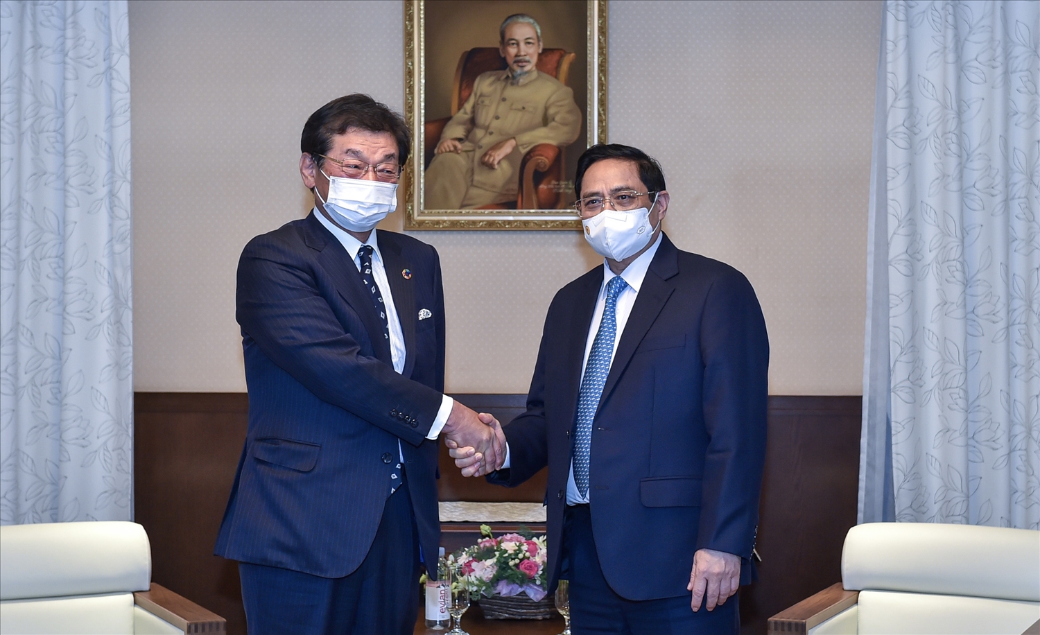 Thủ tướng Phạm Minh Chính và ông Tsutomu Sugimori, Chủ tịch Tập đoàn ENEOS - Ảnh: VGP/Nhật Bắc