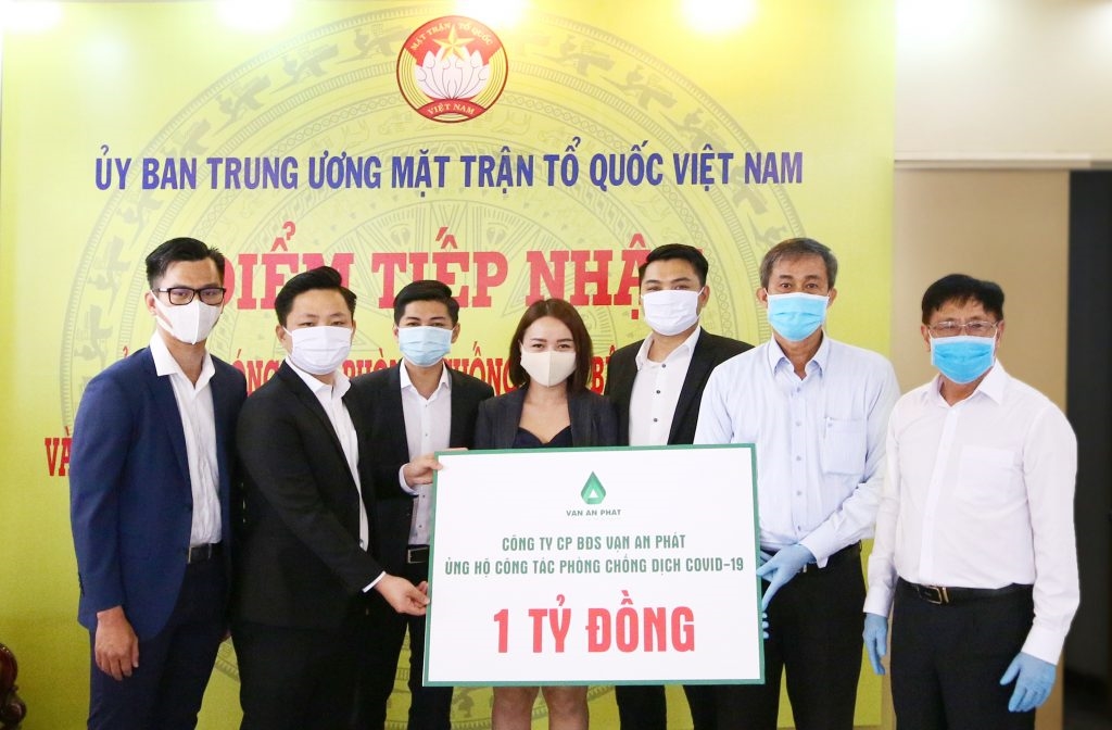 Công ty Vạn An Phát đóng góp số tiền 01 tỷ đồng cho Ủy ban Trung ương Mặt trận Tổ quốc Việt Nam để ủng hộ công tác phòng chống Covid-19