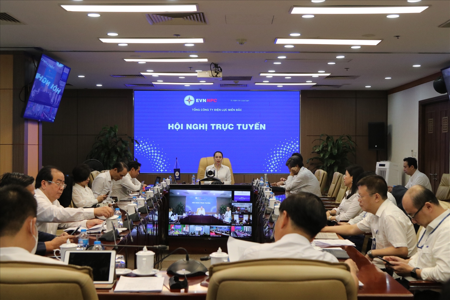Chủ tịch HĐTV EVNNPC Đỗ Nguyệt Ánh chỉ đạo quyết liệt tại các cuộc họp