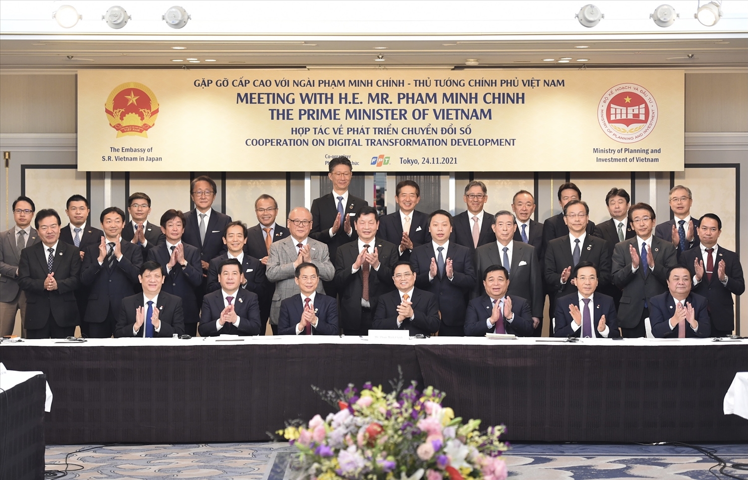 Thủ tướng Phạm Minh Chính và đại diện các bộ, ngành Việt Nam cùng lãnh đạo các tập đoàn Nhật Bản tại cuộc gặp. Ảnh: VGP/Nhật Bắc
