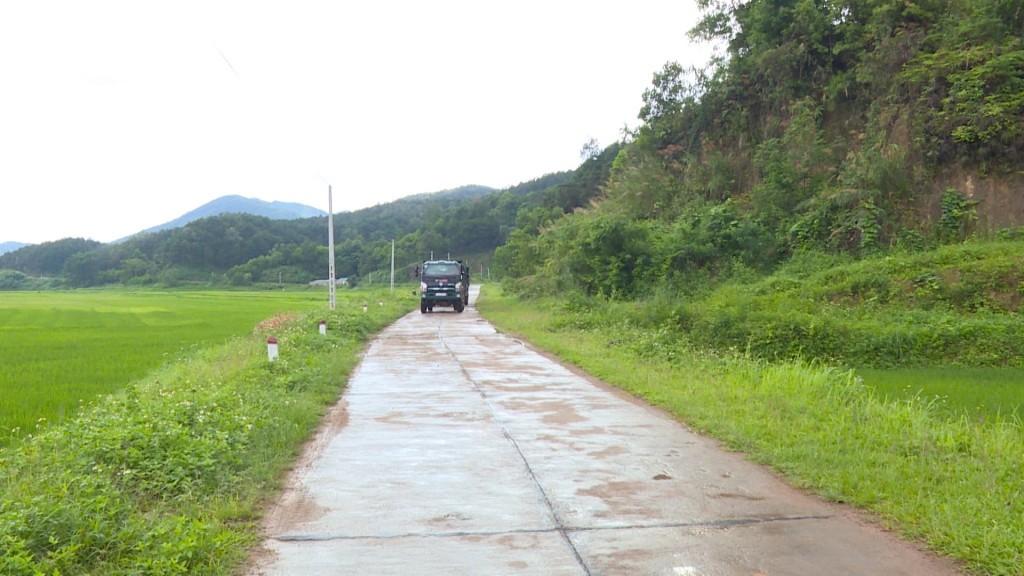 Tuyến đường giao thông được hoàn thiện giúp người dân xã Vô Ngại, huyện Bình Liêu thuận lợi trong phát triển kinh tế