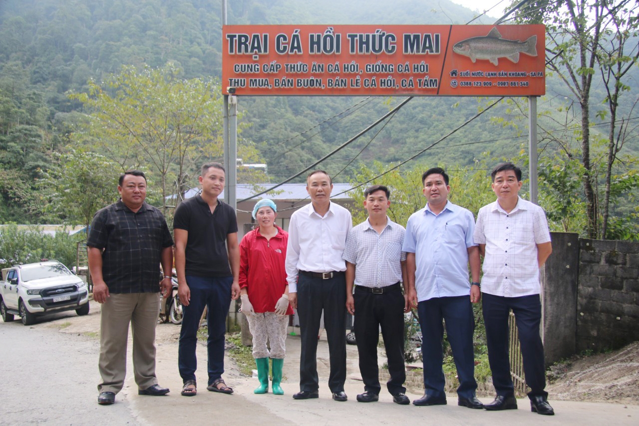 Đoàn công tác của Bộ Nông nghiệp và Phát triển nông thôn đến thăm cơ sở của HTX Thức Mai