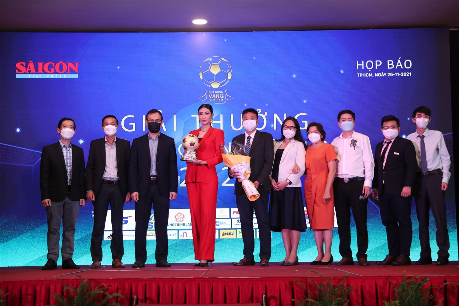 BTC giới thiệu giải thưởng Quả bóng vàng Việt Nam 2021 sáng 25/11. Ảnh: Anh Phương