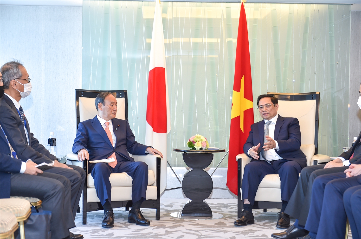 Cựu Thủ tướng Suga Yoshohide hoan nghênh và đánh giá cao chuyến thăm chính thức Nhật Bản của Thủ tướng Phạm Minh Chính, cho rằng chuyến thăm sẽ góp phần thúc đẩy hơn nữa quan hệ Đối tác chiến lược sâu rộng Việt Nam-Nhật Bản trên tất cả các lĩnh vực. Ảnh: VGP/Nhật Bắc