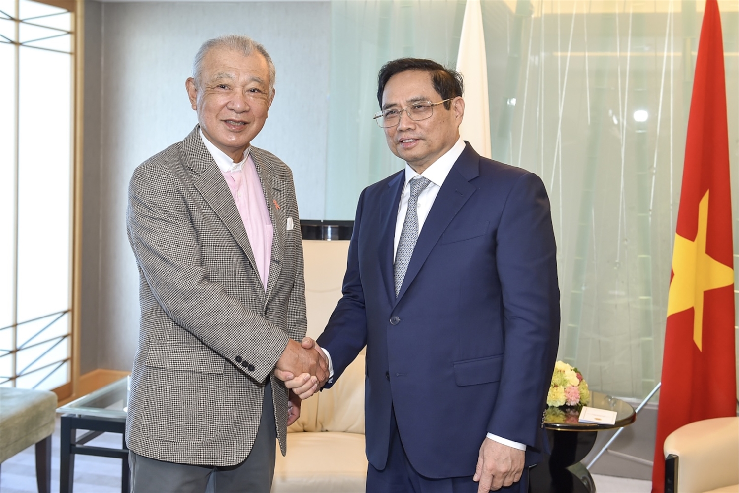 Tiếp Chủ tịch Yohei Sasakawa của Quỹ Nippon, Thủ tướng đề nghị Quỹ tiếp tục triển khai hiệu quả các hoạt động hợp tác, hỗ trợ với Việt Nam, trong đó có trợ giúp các thương binh, người khuyết tật, nạn nhân chiến tranh, hợp tác phát triển nguồn nhân lực… Ảnh: VGP/Nhật Bắc
