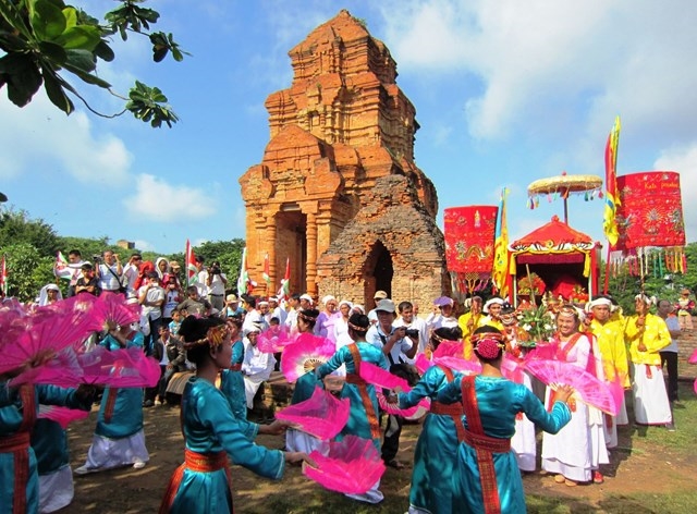 Lễ hội Katê của người Chăm ở Phan Thiết thu hút hàng nghìn lượt khách du lịch mỗi năm