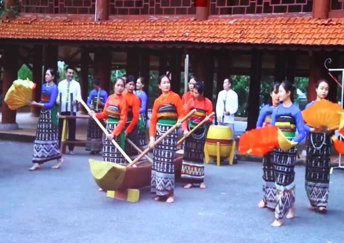 Tiết mục Văn nghệ dân gian của huyện Quan Sơn