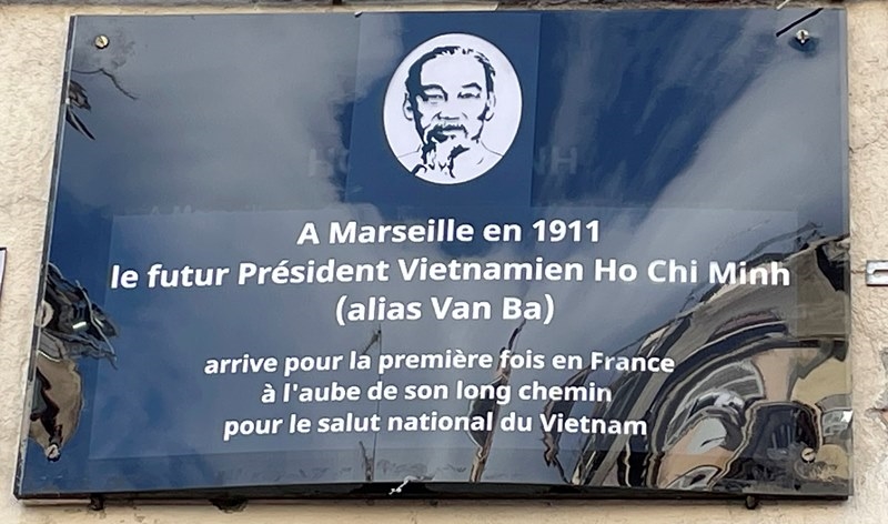 Biển tưởng niệm Chủ tịch Hồ Chí Minh lần đầu tiên đặt chân đến Pháp